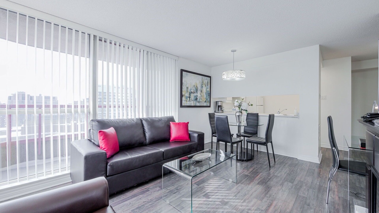 Photo of Livingroom in Bay Street Corridor