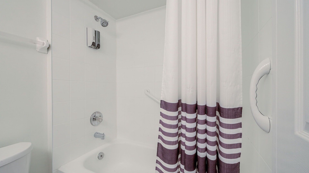 Photo of Bathroom in Bay Street Corridor
