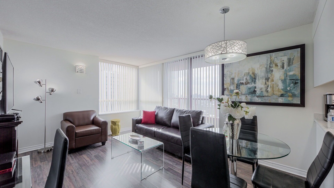 Photo of Livingroom in Bay Street Corridor