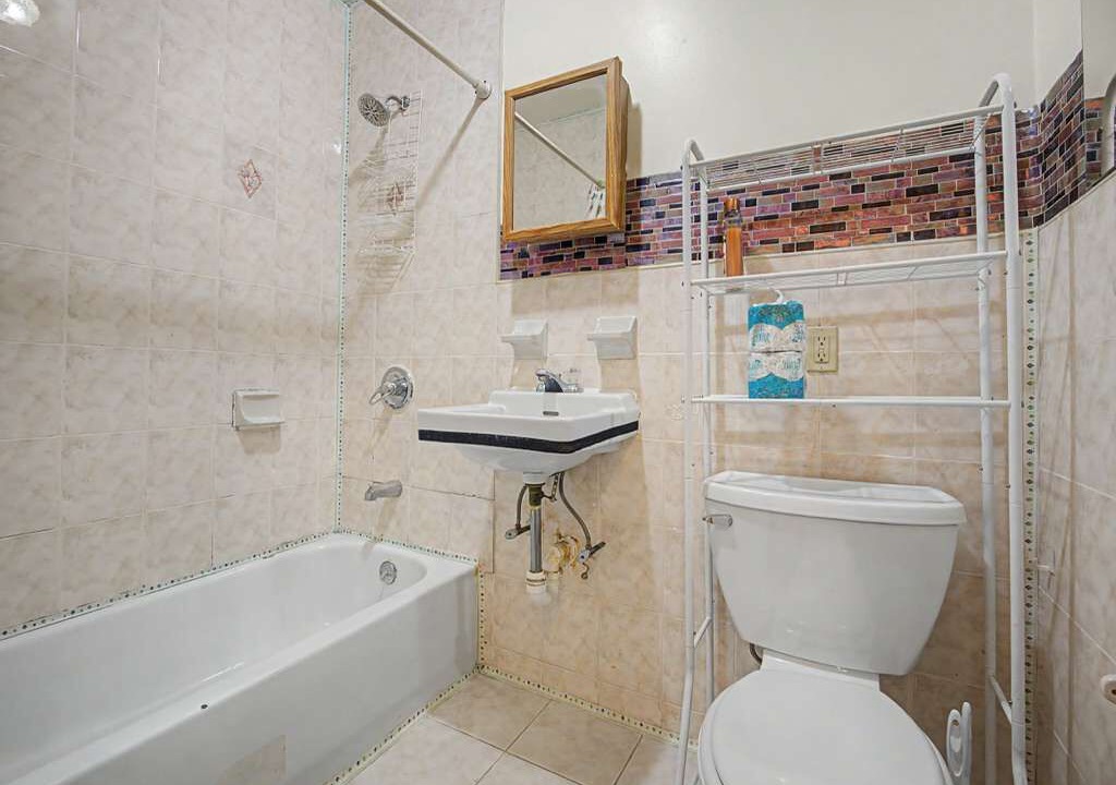 Photo of Bathroom in Bedford-Stuyvesant