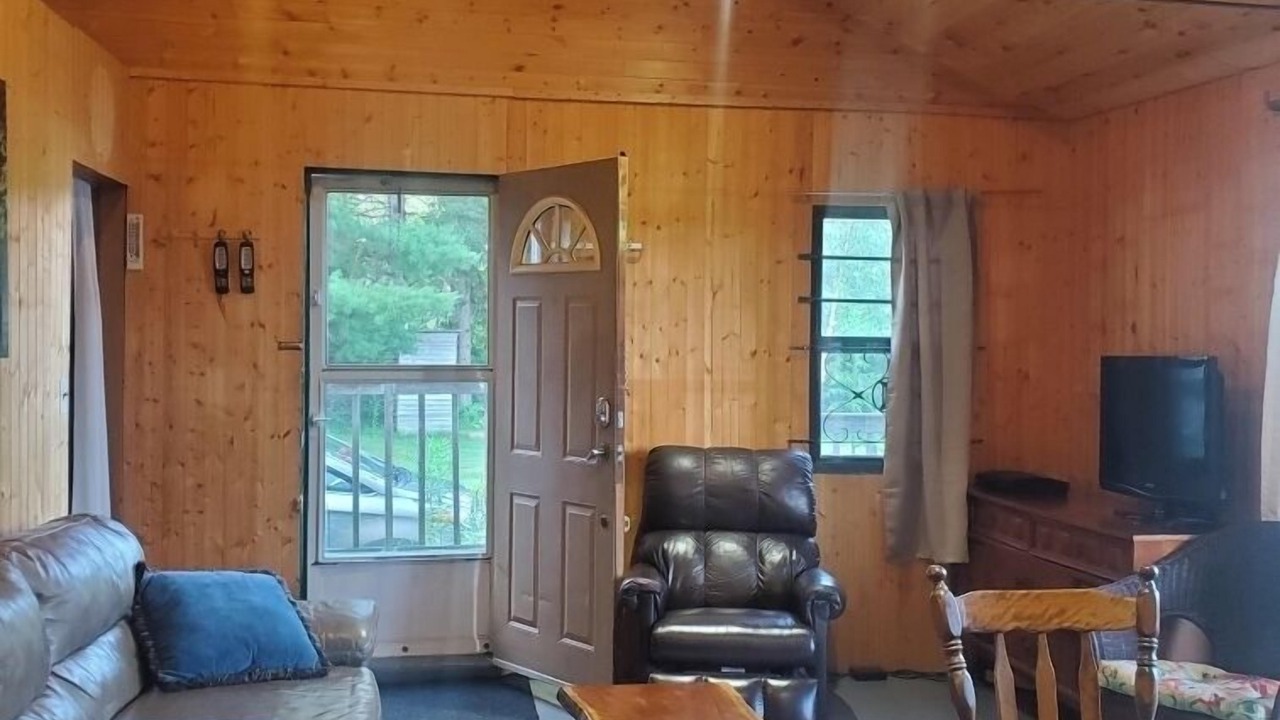 Photo of Livingroom in Unorganized Centre Parry Sound