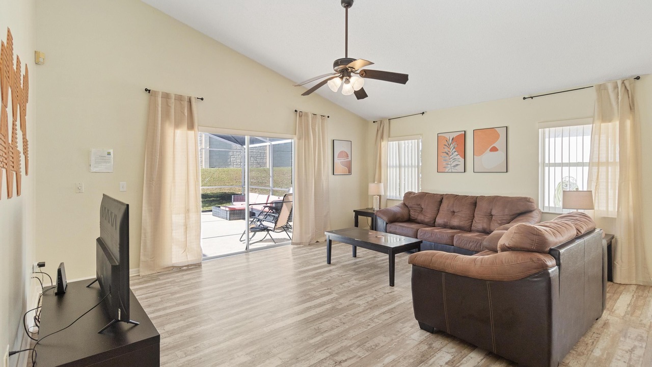 Photo of Livingroom in Lake Davenport Estates