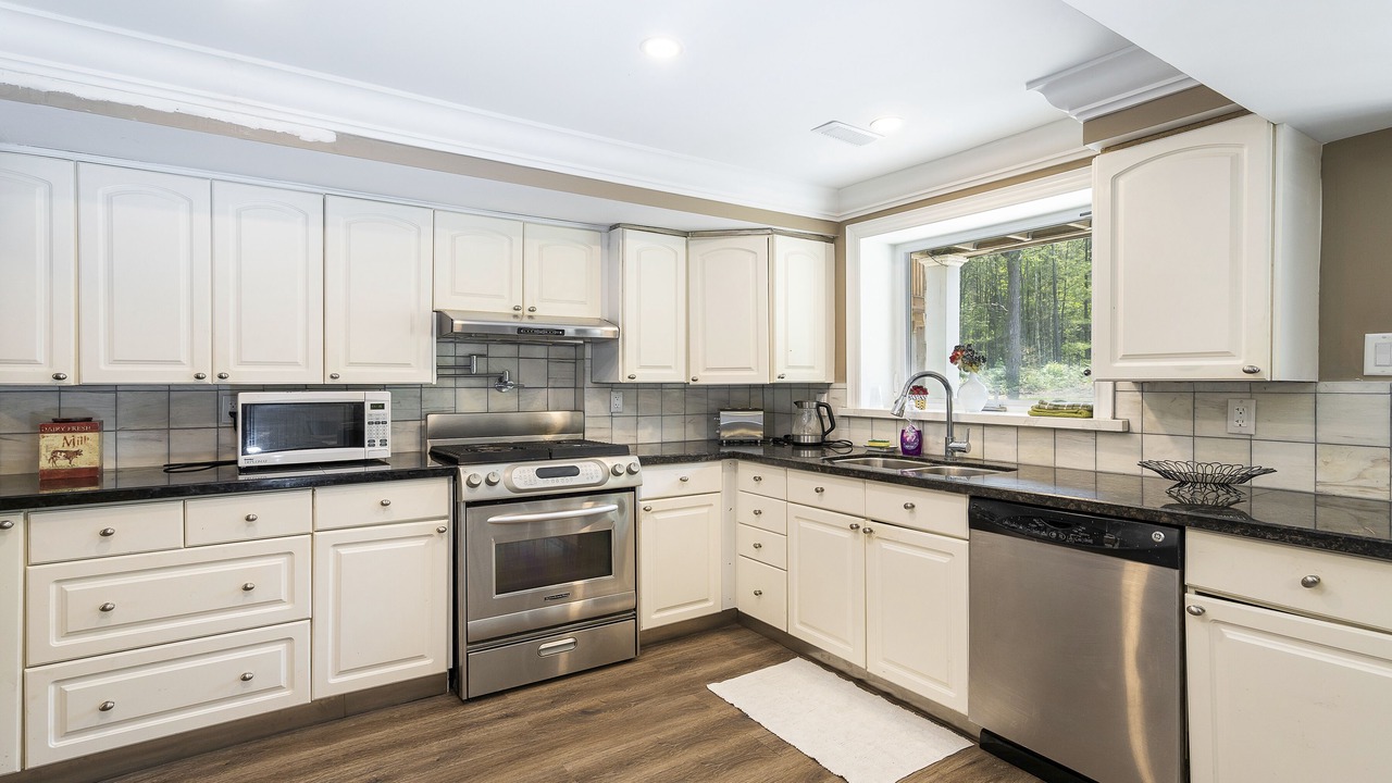 Photo of Kitchen in Wasaga Beach