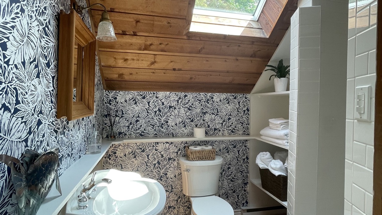 Photo of Bathroom in Mono