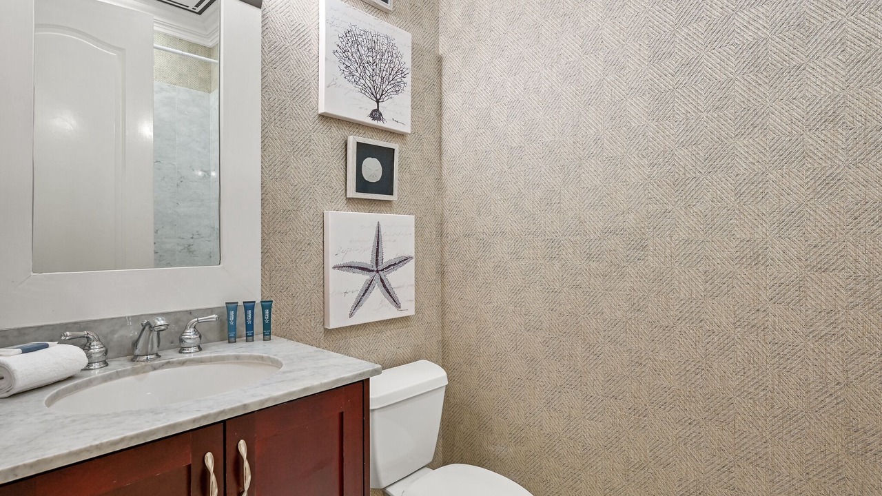 Photo of Bathroom in Baytowne Wharf
