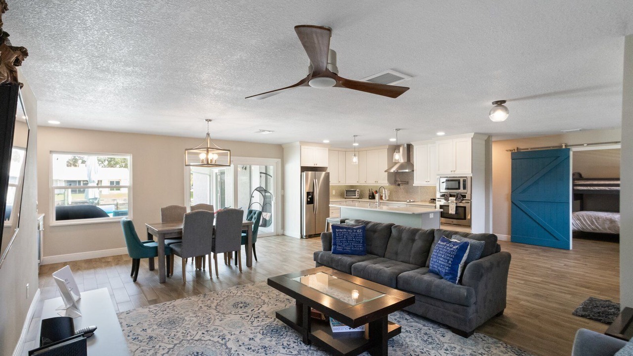 Photo of Livingroom in Bay Crest Park