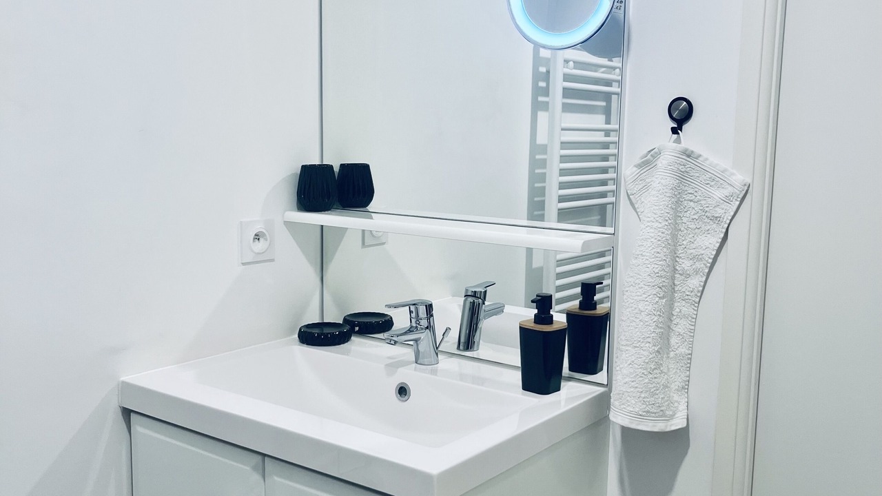 Photo of Bathroom in Villeneuve-Saint-Denis