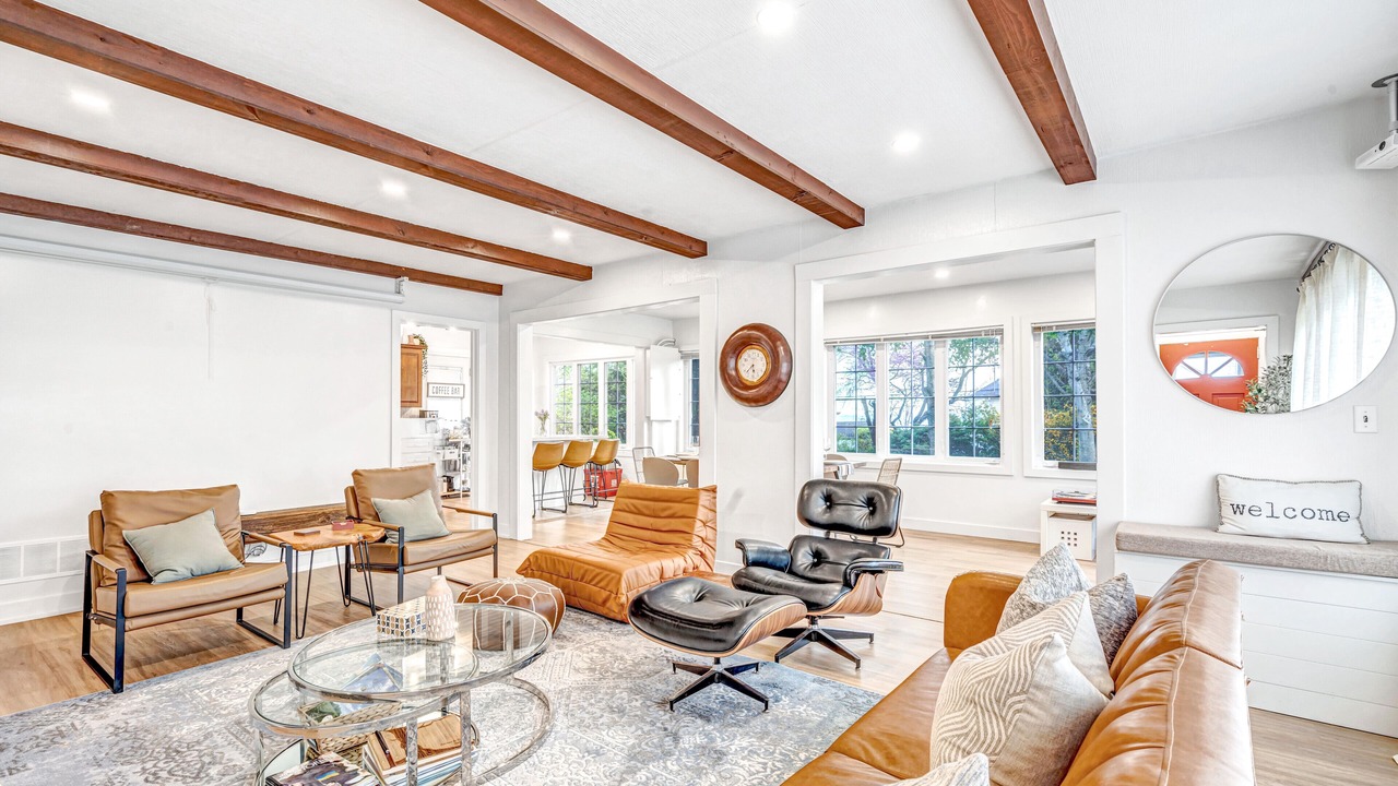 Photo of Livingroom in Town of Essex