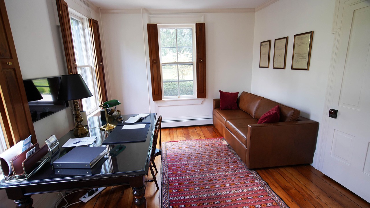 Photo of Livingroom in State College
