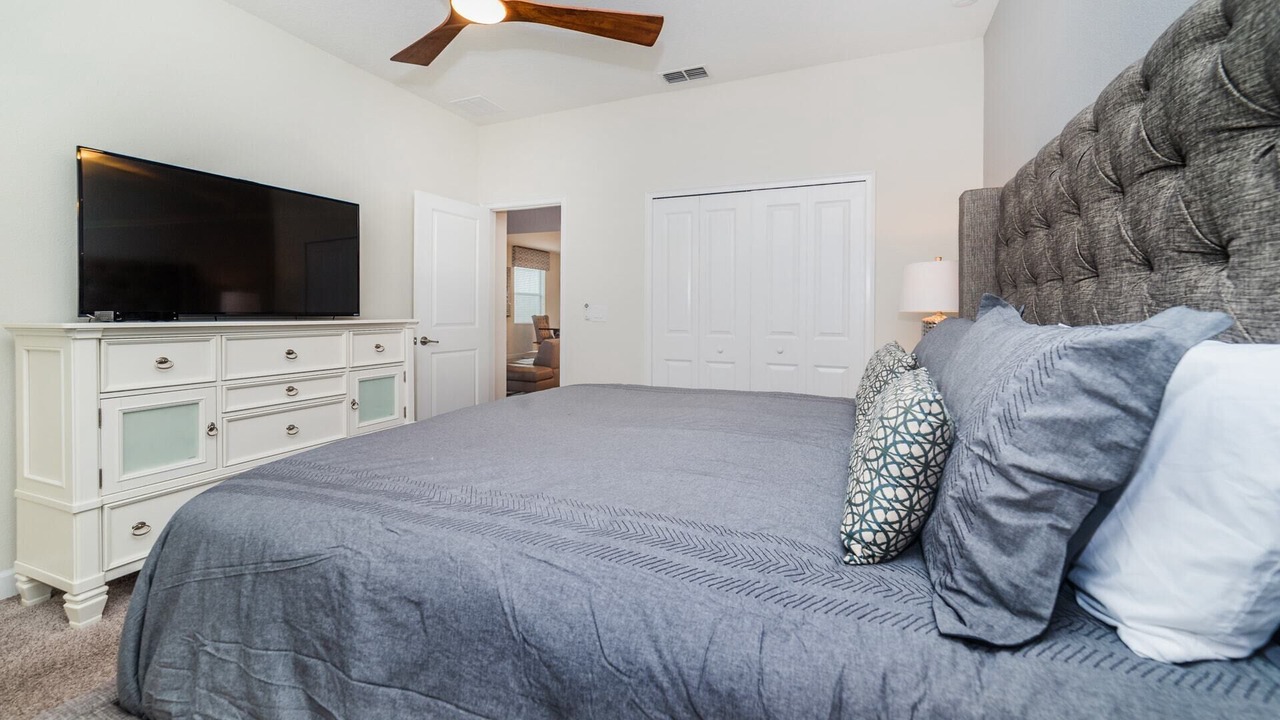 Photo of Bedroom in Bay Lake