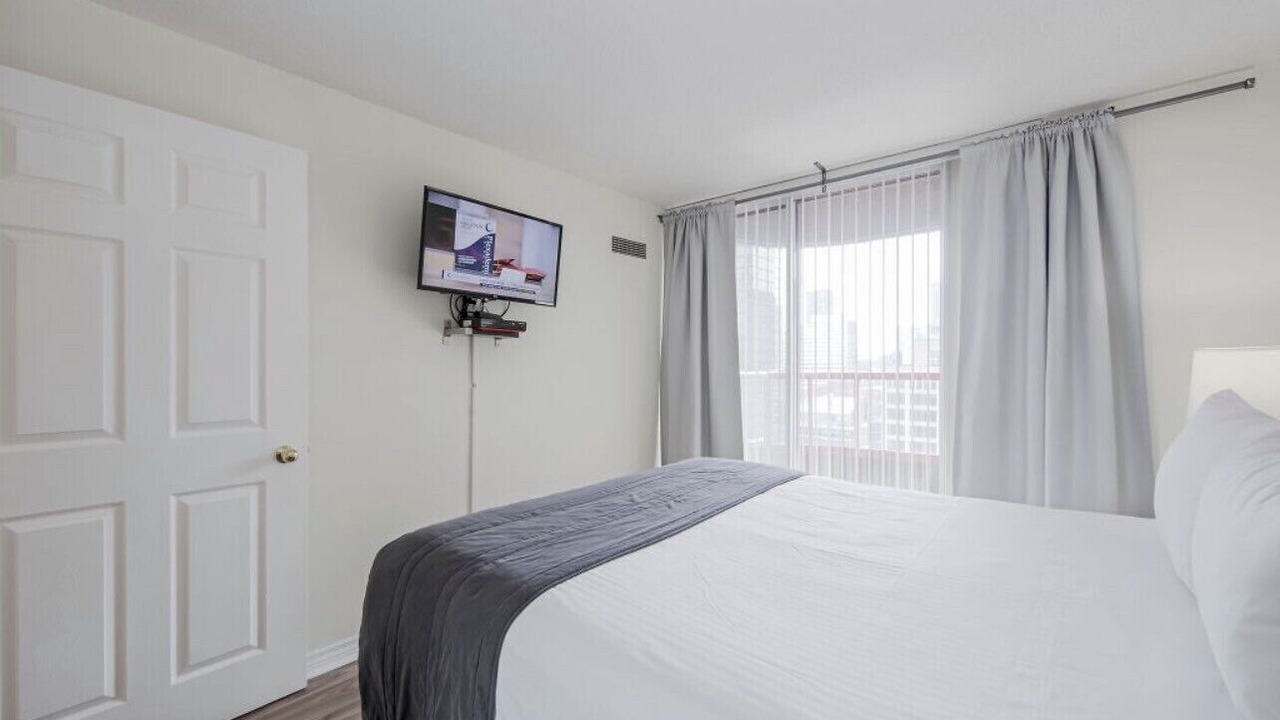 Photo of Bedroom in Bay Street Corridor