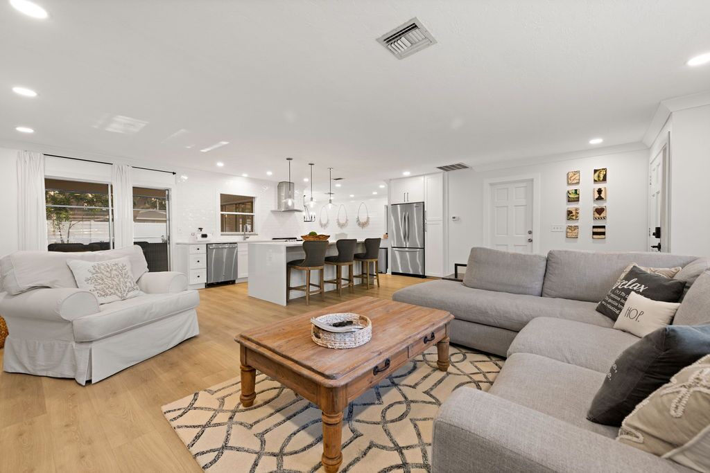 Photo of Livingroom in Sarasota Springs