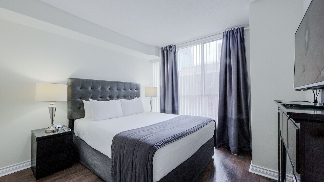 Photo of Bedroom in Bay Street Corridor