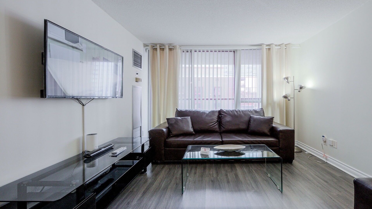 Photo of Livingroom in Bay Street Corridor