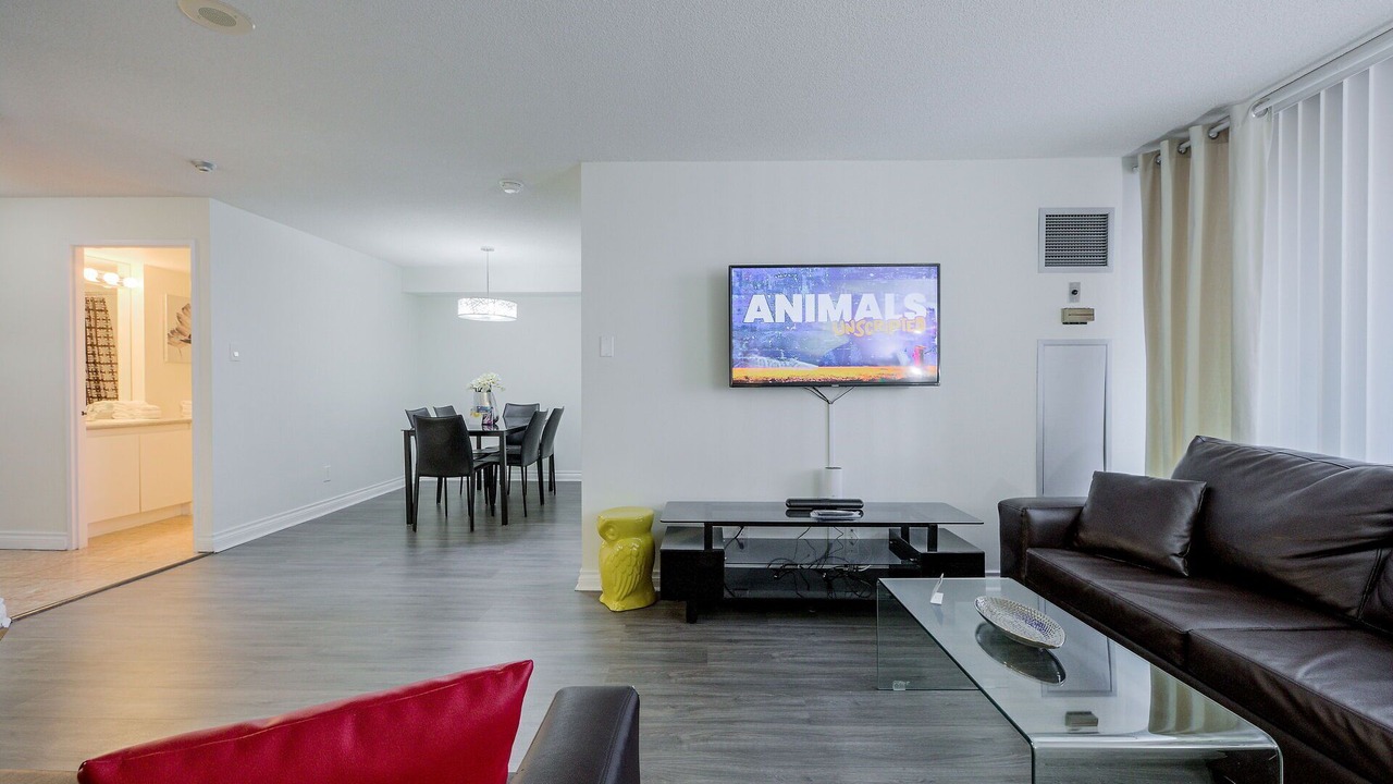 Photo of Livingroom in Bay Street Corridor