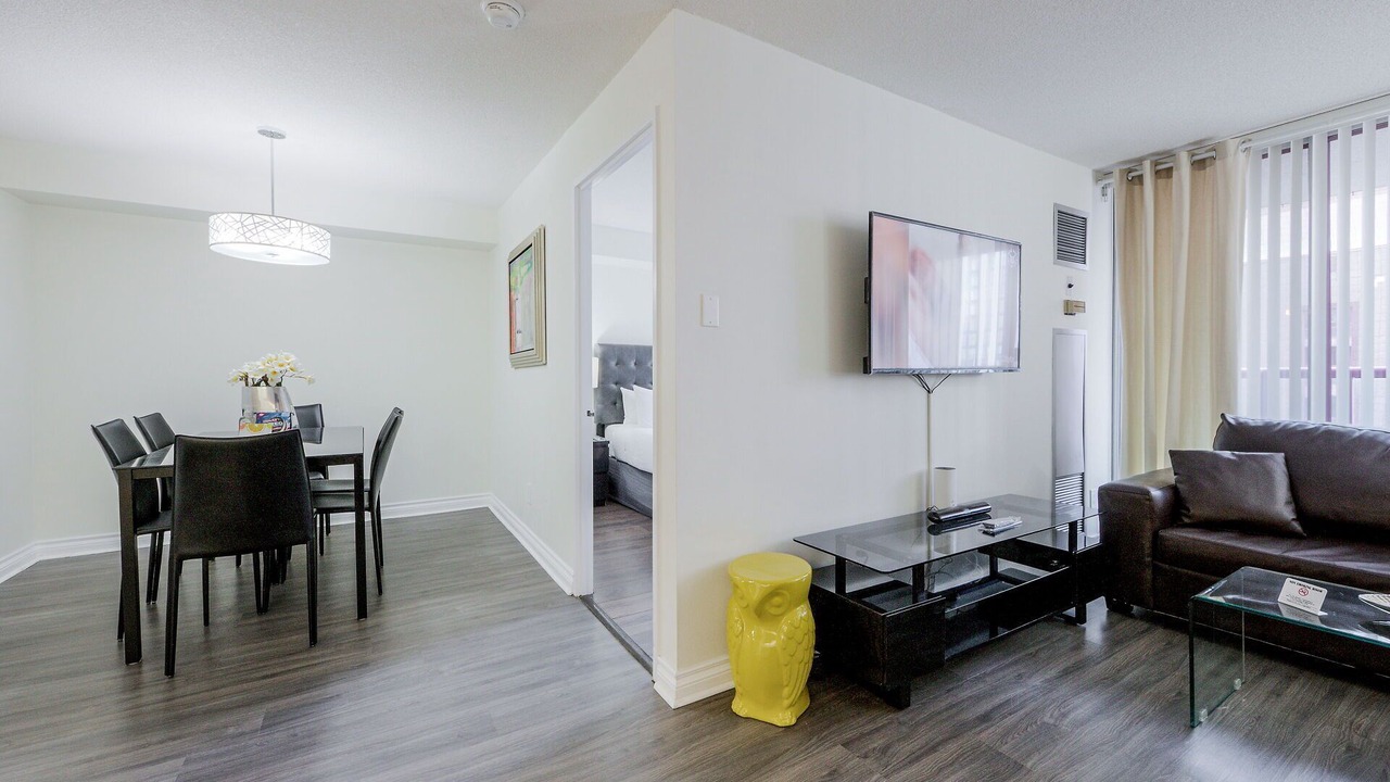 Photo of Livingroom in Bay Street Corridor