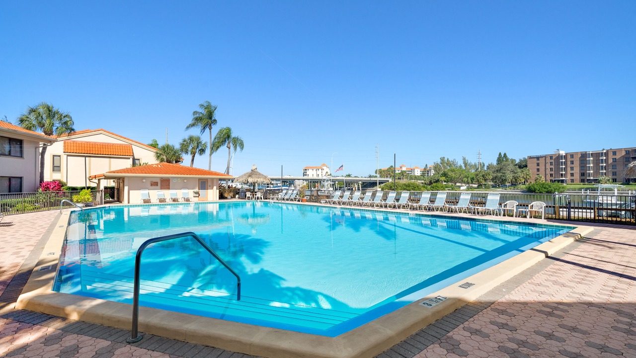 Photo of Outdoor in Bayway Isles