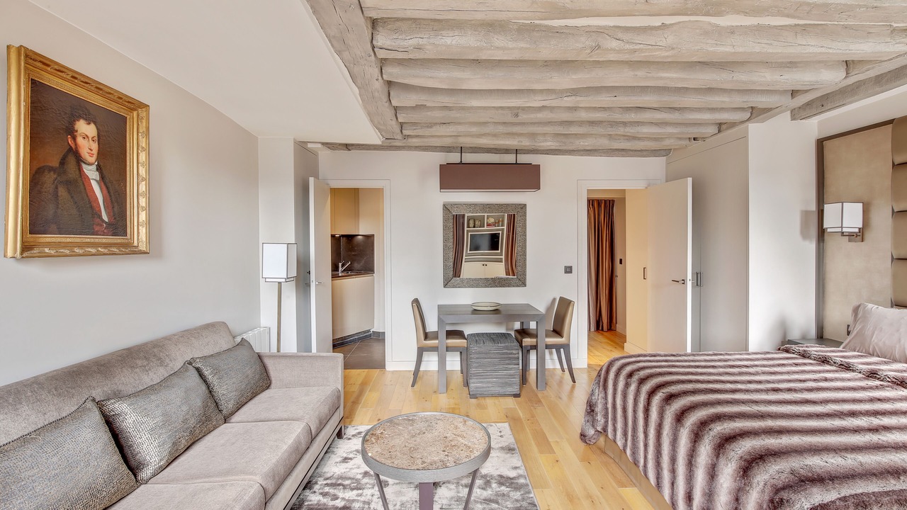 Photo of Bedroom in 2nd Arrondissement