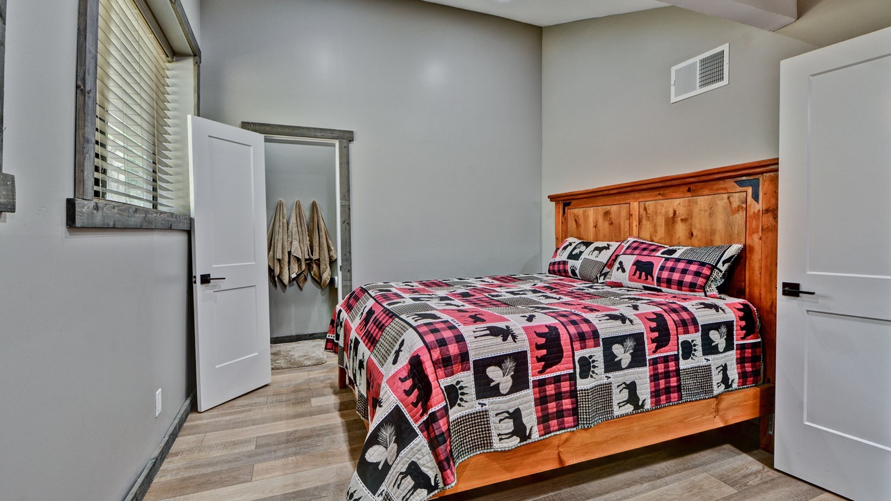 Photo of Bedroom in Pine