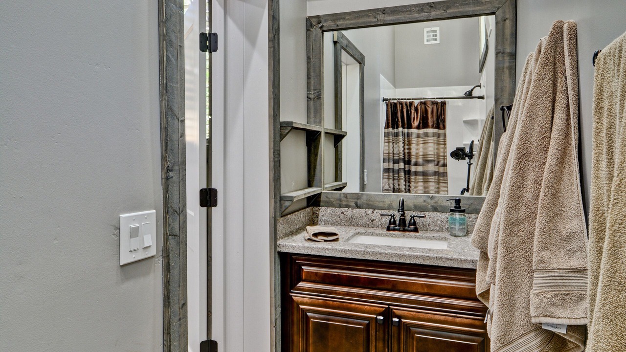 Photo of Bathroom in Pine