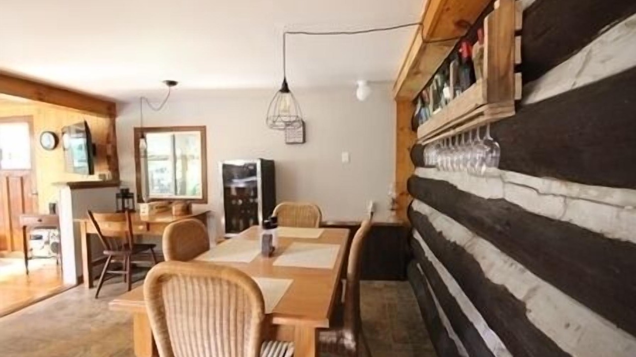 Photo of Livingroom in Central Huron