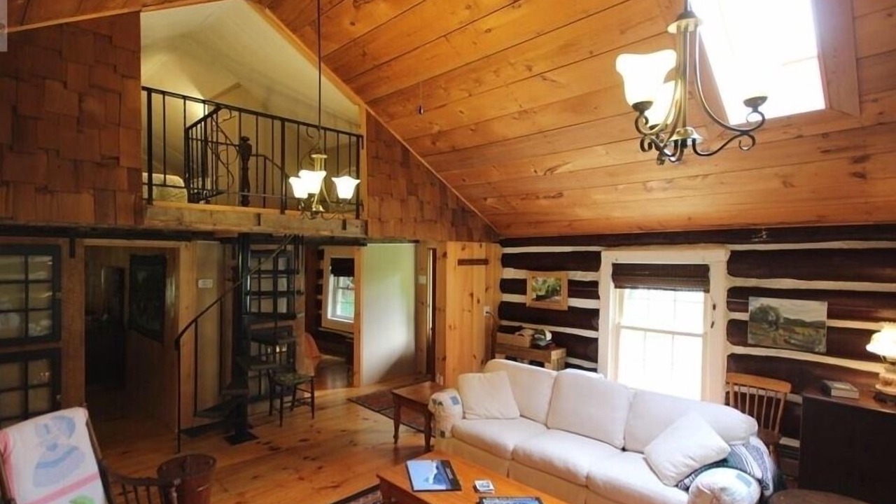 Photo of Livingroom in Central Huron