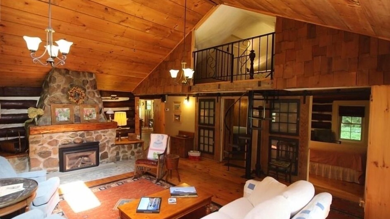 Photo of Livingroom in Central Huron