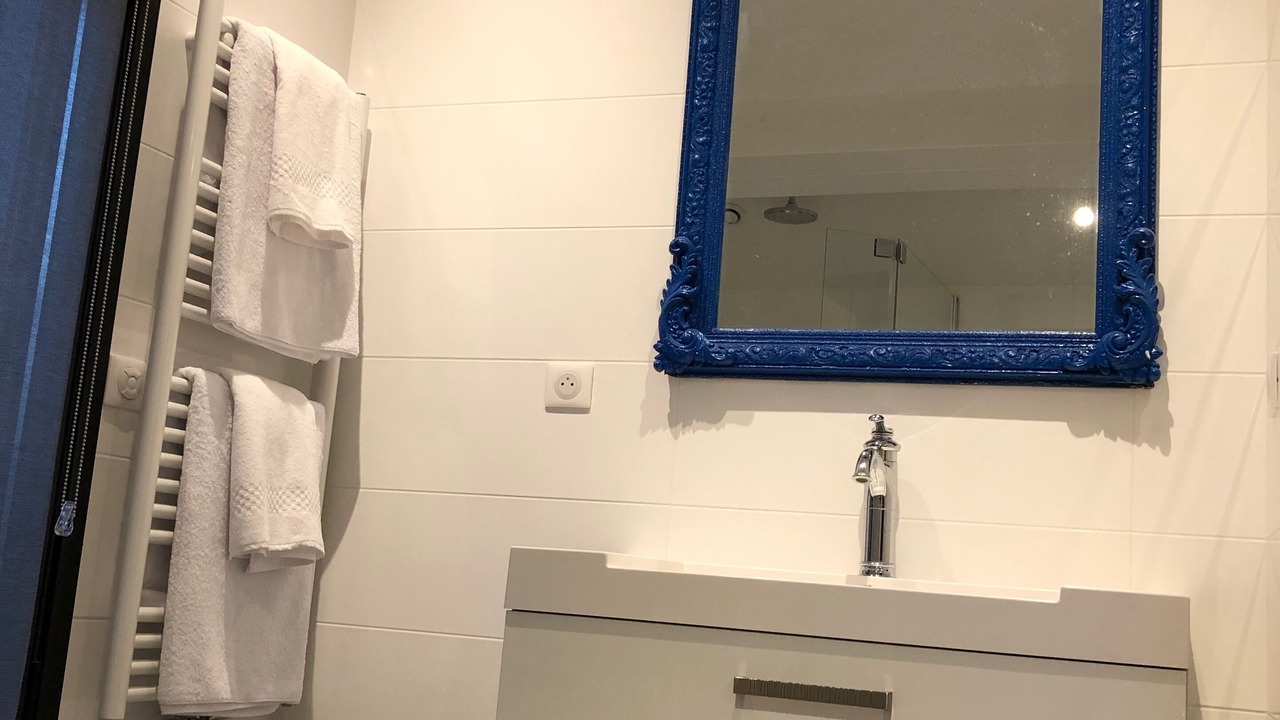 Photo of Bathroom in Puteaux