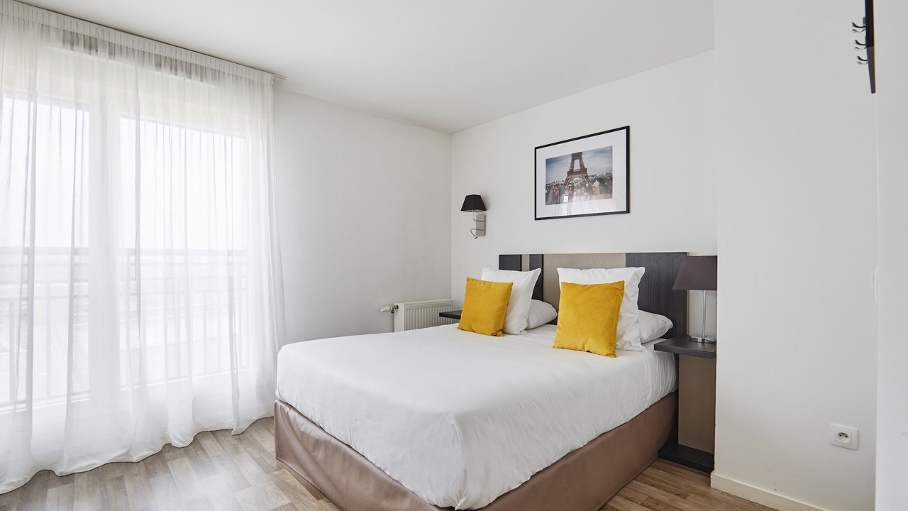 Photo of Bedroom in Levallois-Perret