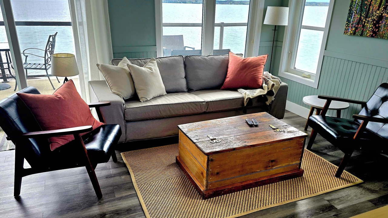 Photo of Livingroom in Greater Napanee