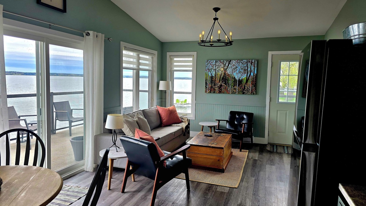 Photo of Livingroom in Greater Napanee