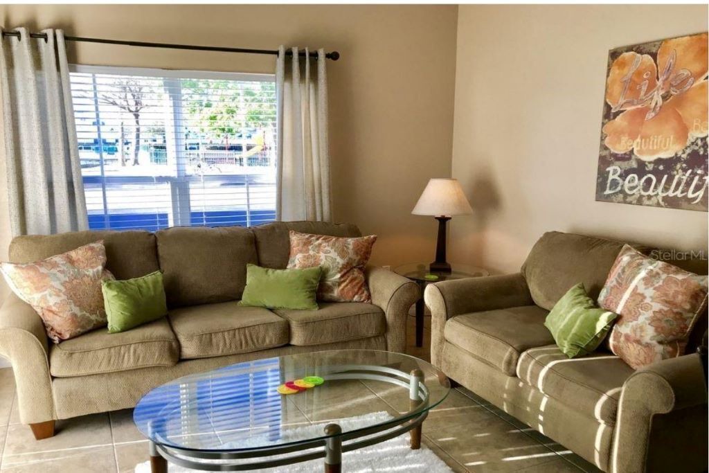 Photo of Livingroom in Venetian Bay Villages