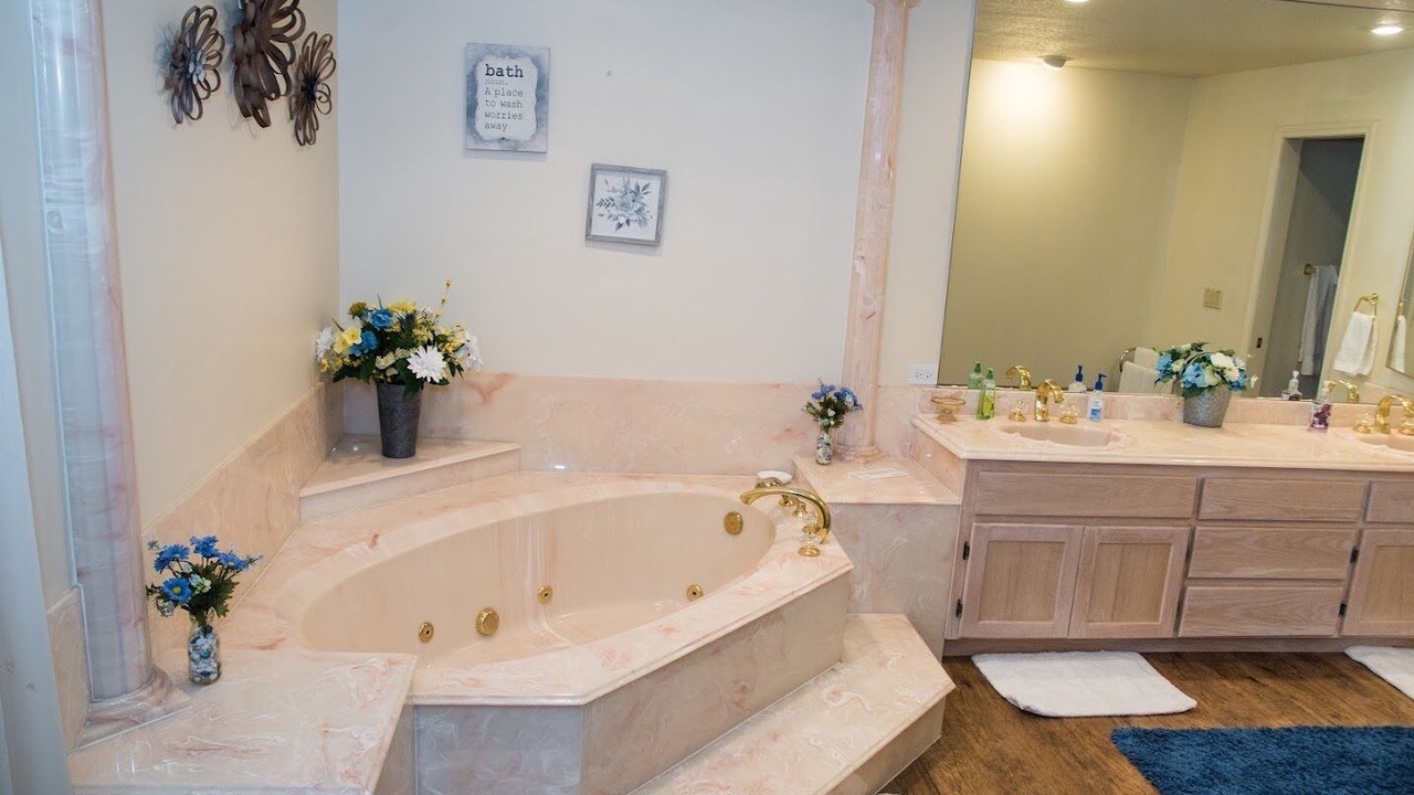 Photo of Bathroom in Strawberry