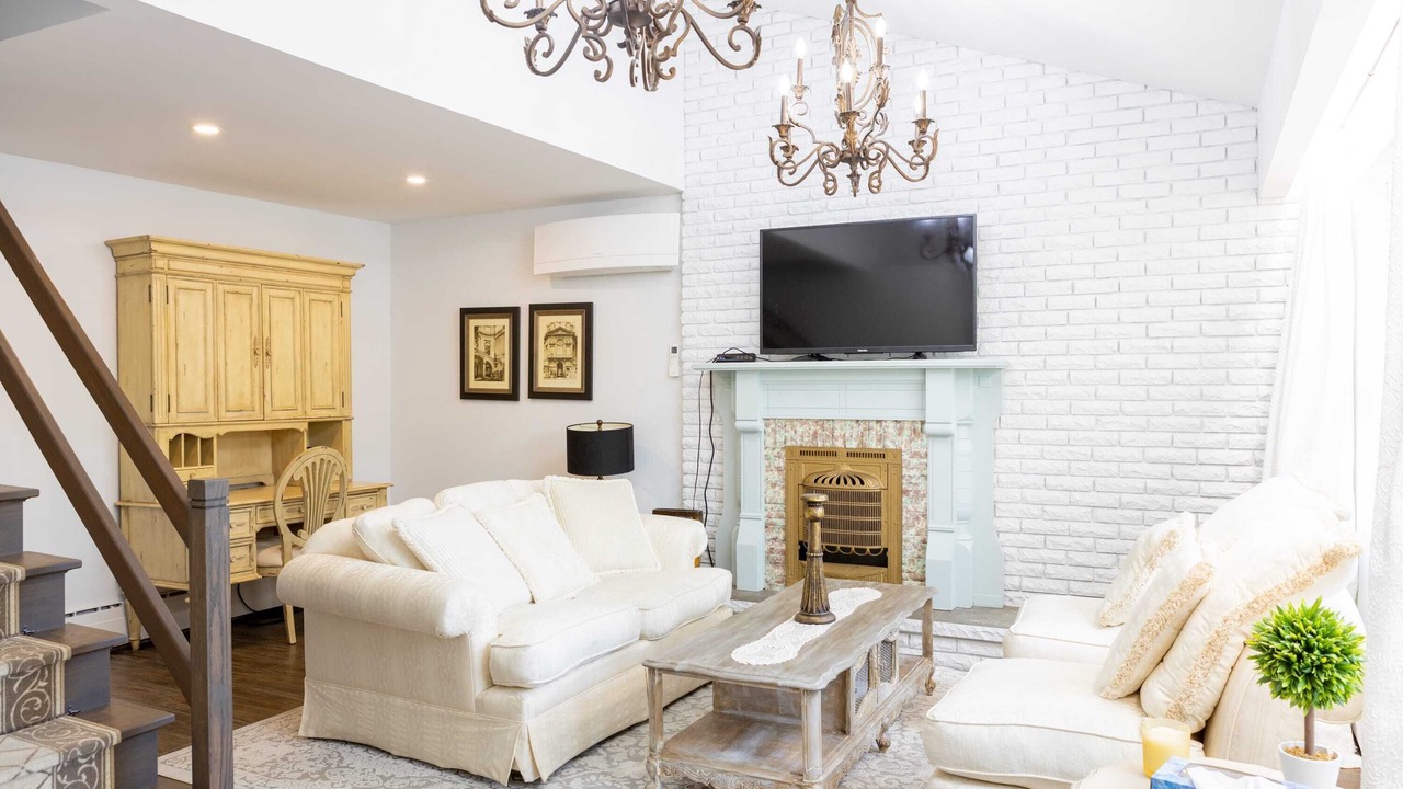 Photo of Livingroom in Burlington