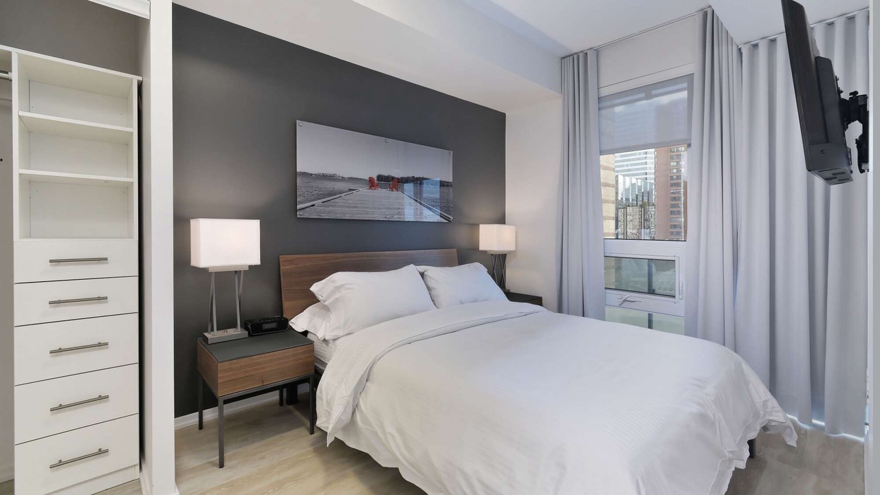 Photo of Bedroom in Bay Street Corridor