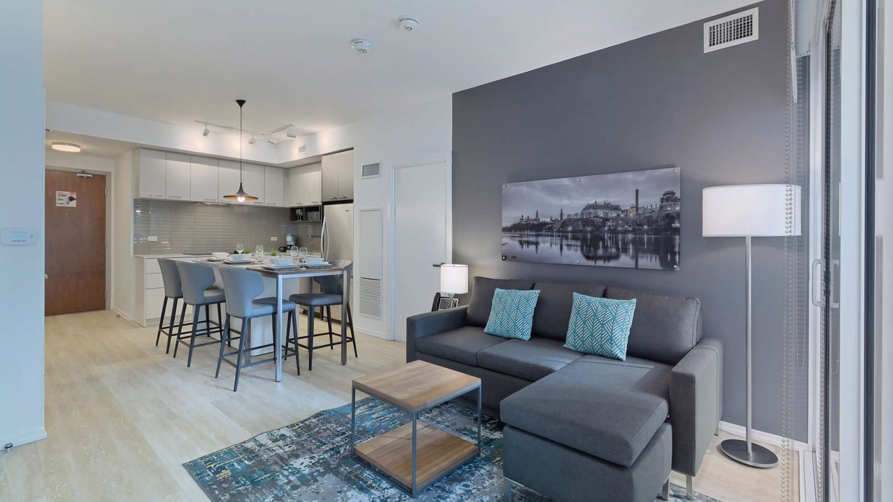 Photo of Livingroom in Bay Street Corridor