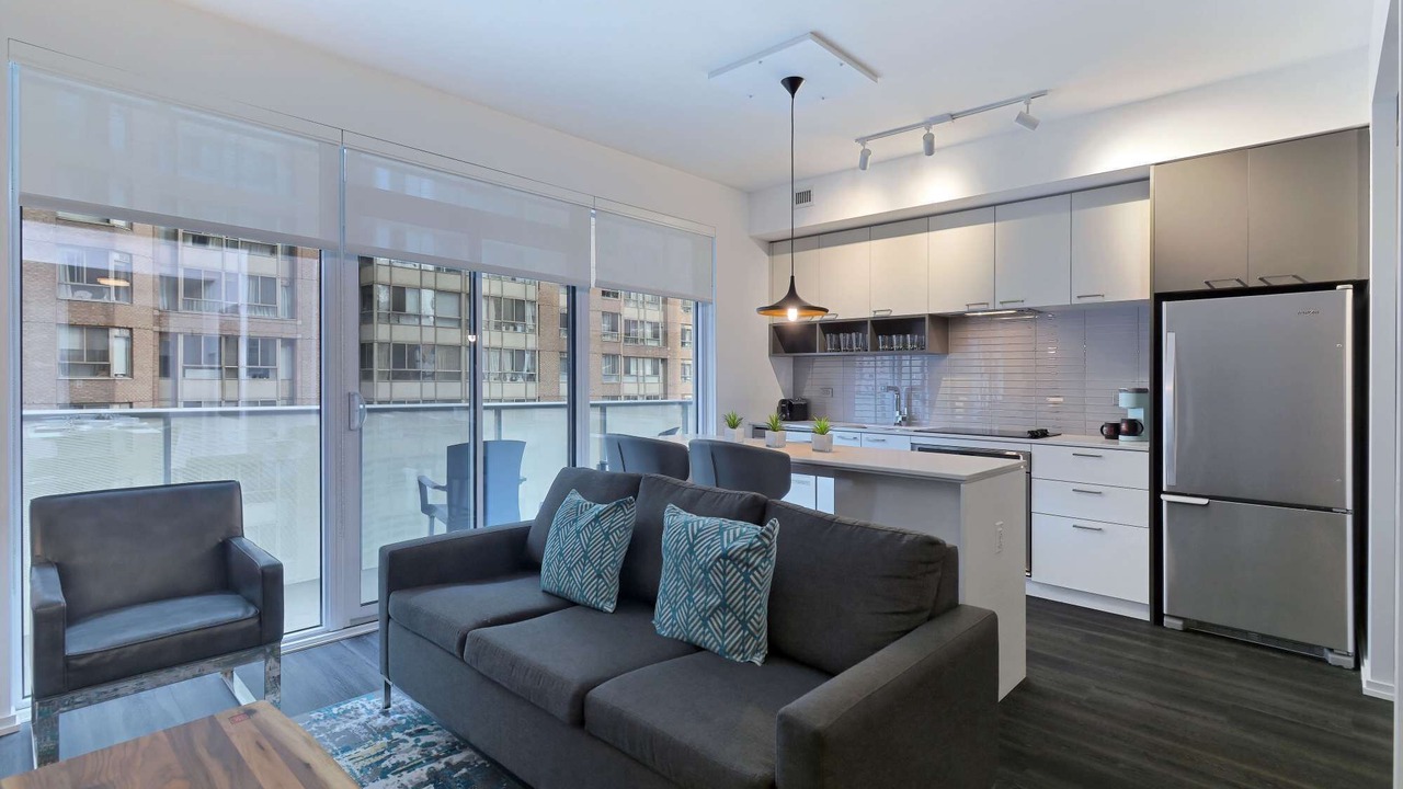 Photo of Livingroom in Bay Street Corridor