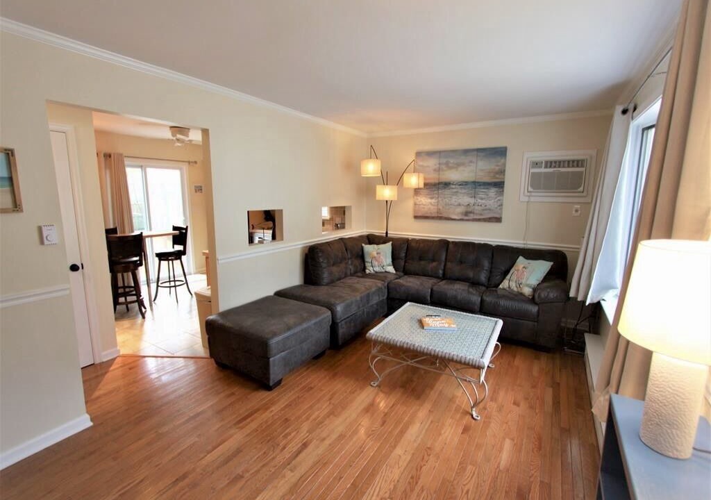 Photo of Livingroom in Town Bank