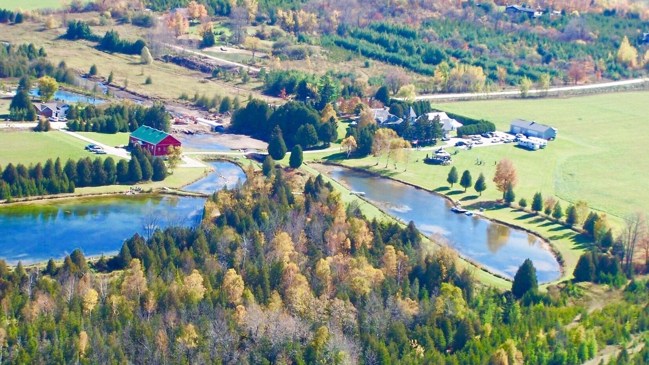 Photo of Others in Grey Highlands
