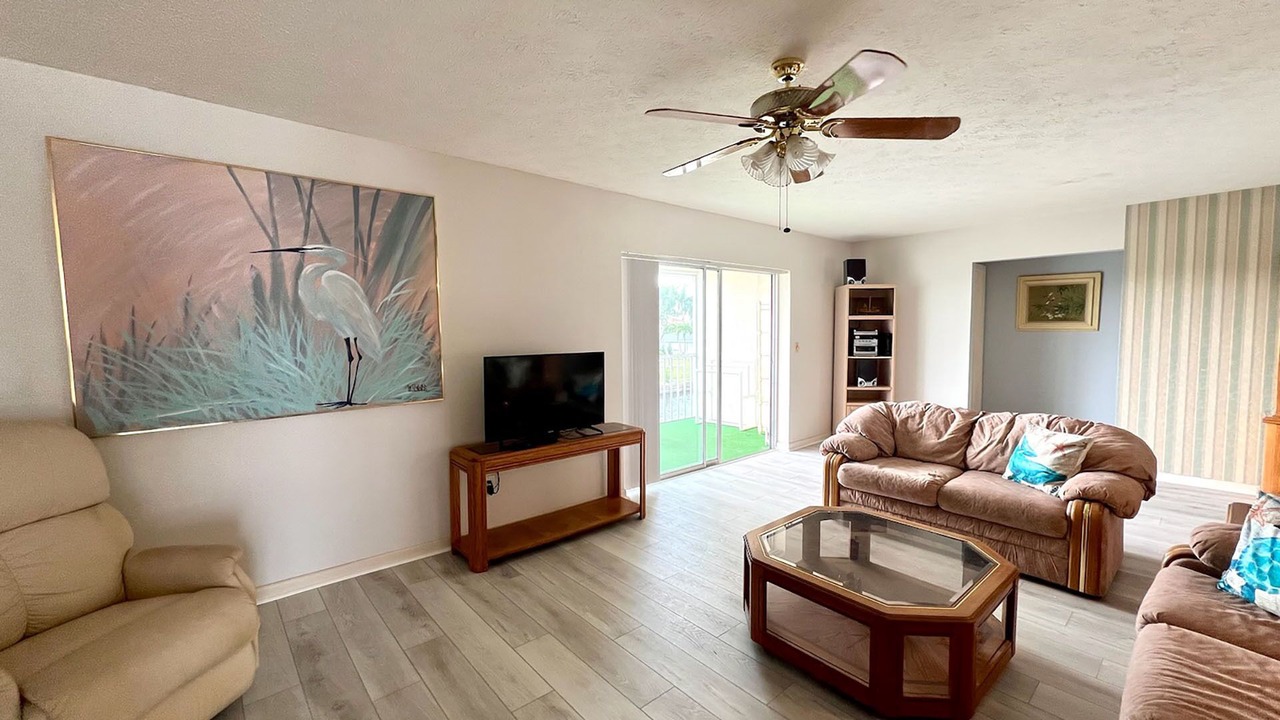 Photo of Livingroom in Caloosahatchee