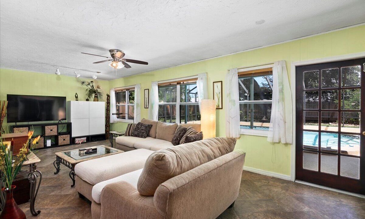 Photo of Livingroom in Sarasota Springs
