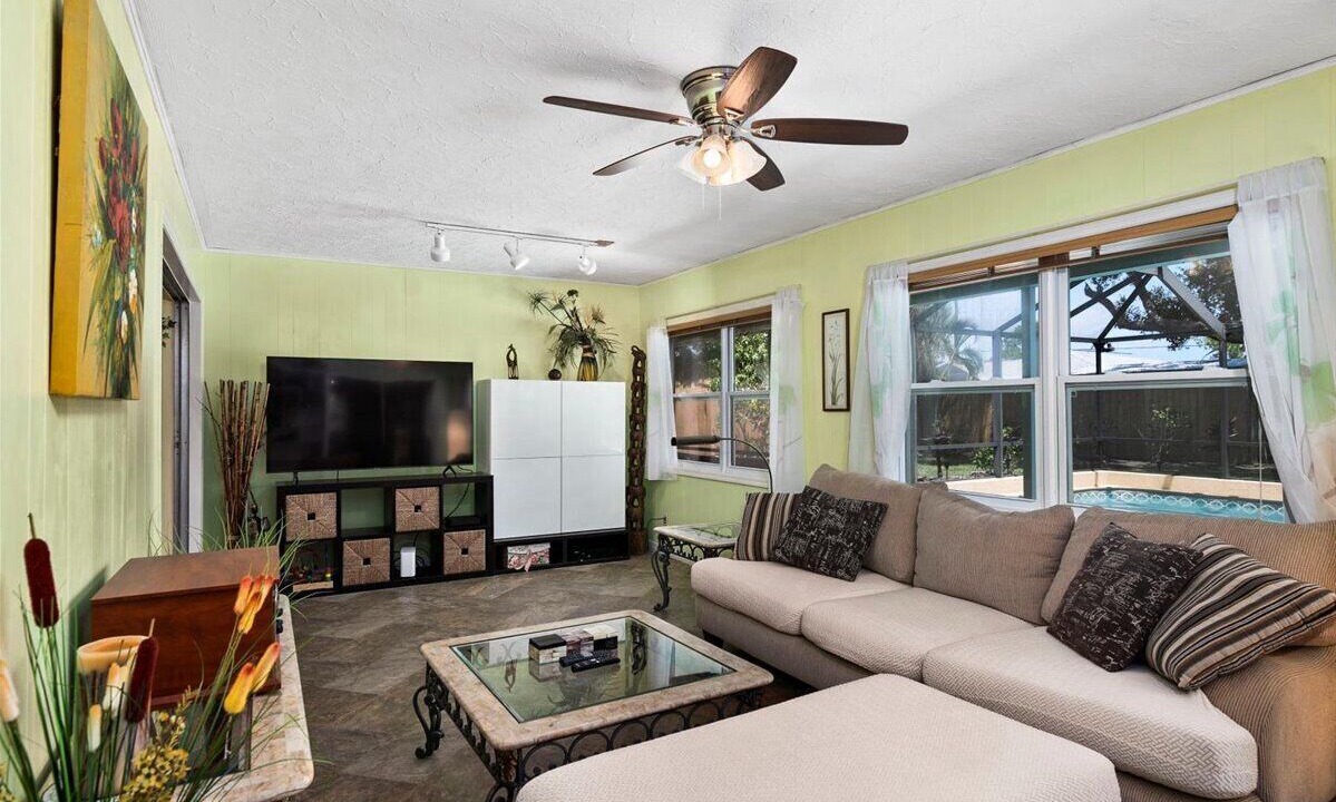 Photo of Livingroom in Sarasota Springs