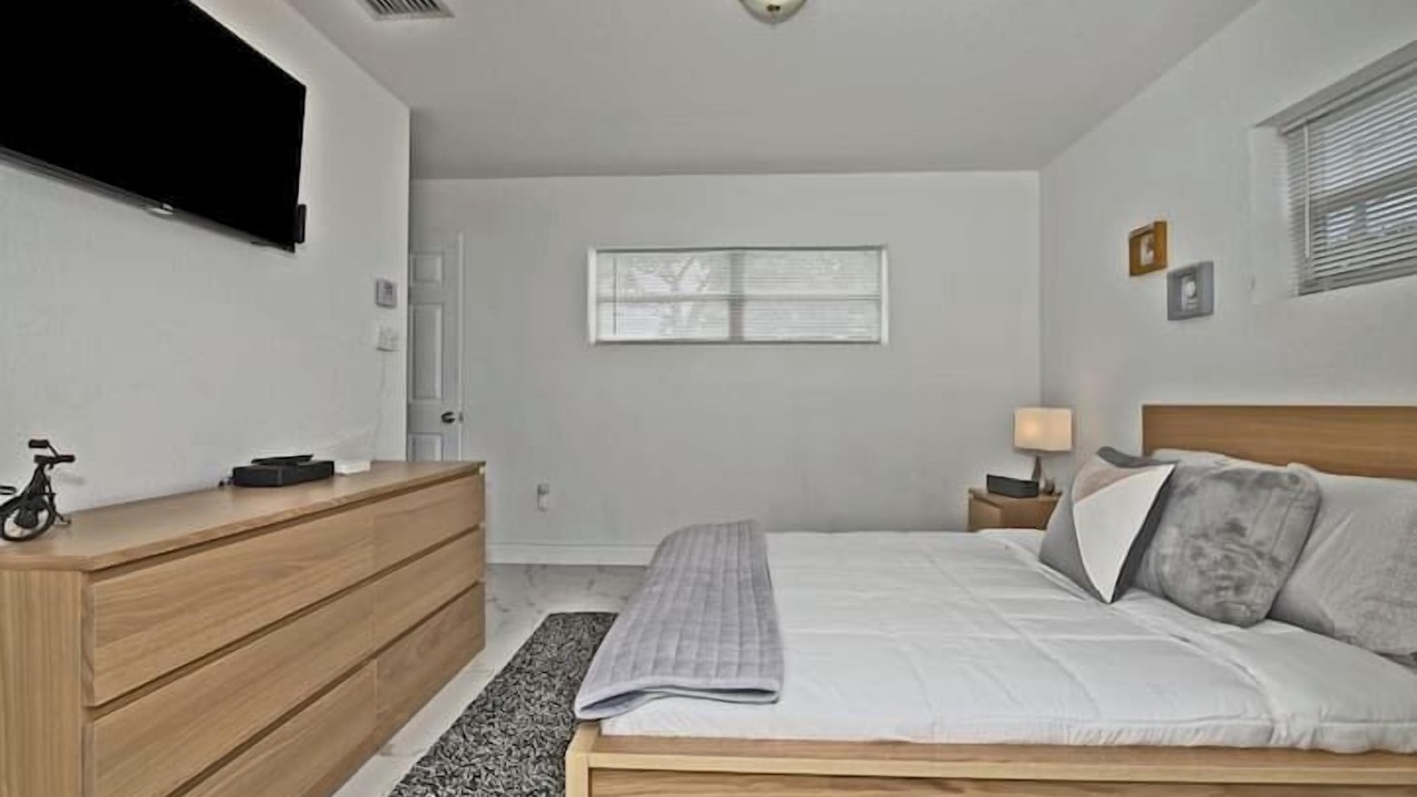 Photo of Bedroom in Poinsettia Heights
