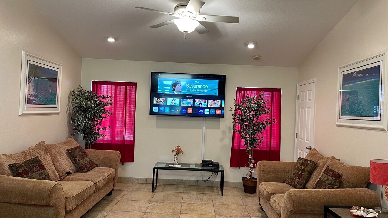 Photo of Livingroom in Town N County Park