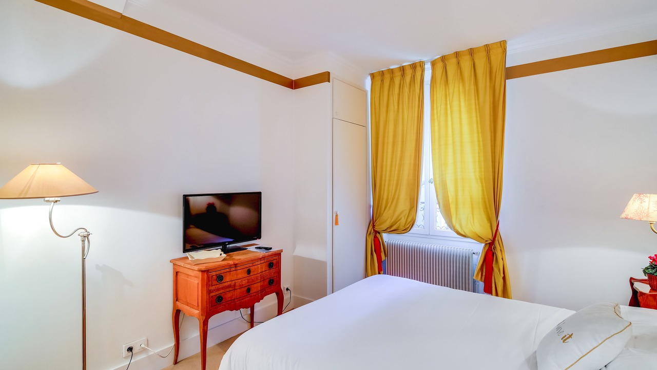 Photo of Bedroom in Prince–Marmottan