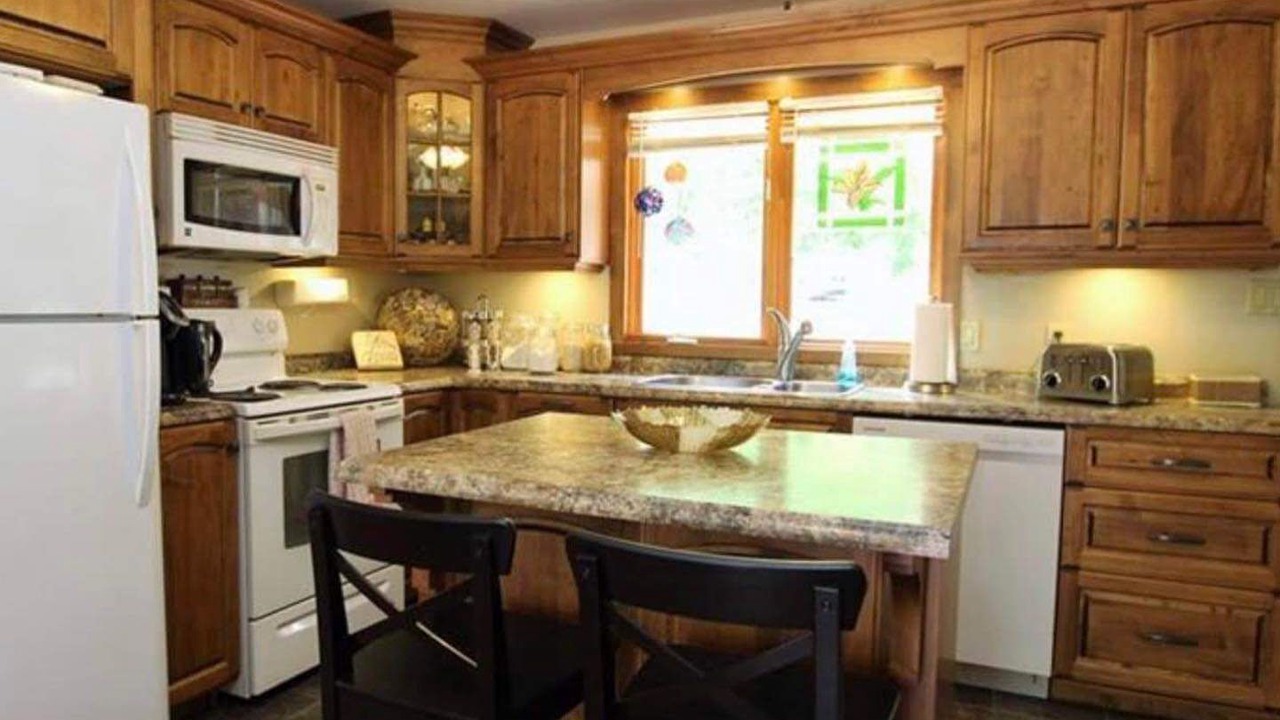 Photo of Kitchen in Unorganized Centre Parry Sound