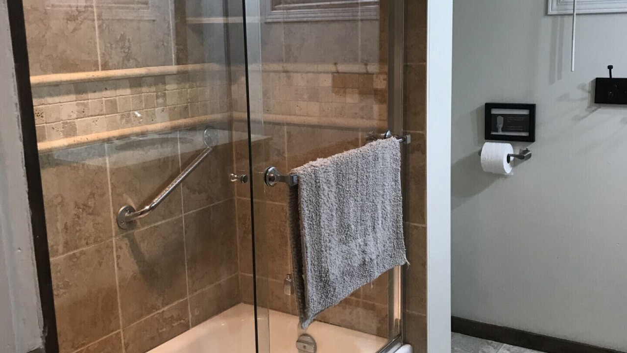 Photo of Bathroom in Gravenhurst