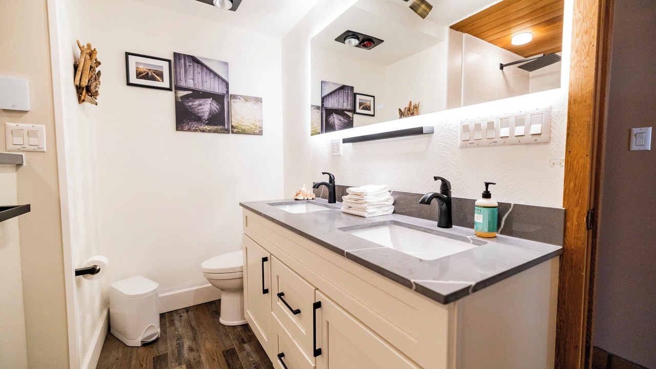 Photo of Bathroom in Long Point