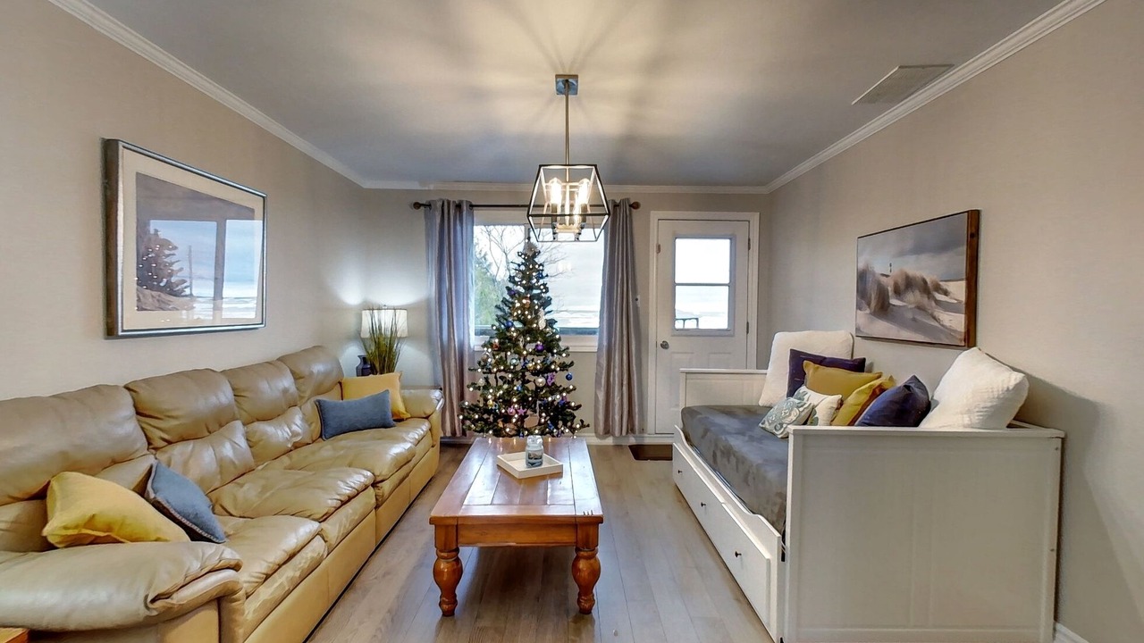 Photo of Livingroom in Wasaga Beach