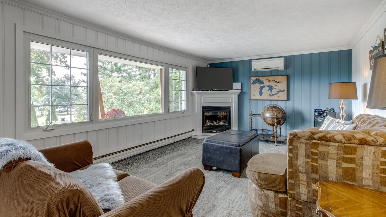 Photo of Livingroom in Penetanguishene